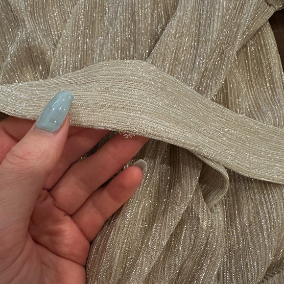 ✨ Lovers + Friends Elyse Wrap Dress in Gold Shimmer - Size L - Picture 11 of 11